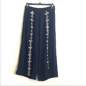 [Cleobella] Black/White Embroider Crop Pants